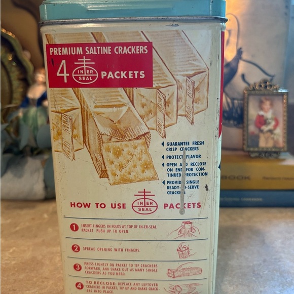 Vintage 1960's Nabisco Saltine Tin English & Spanish - Picture 3 of 10